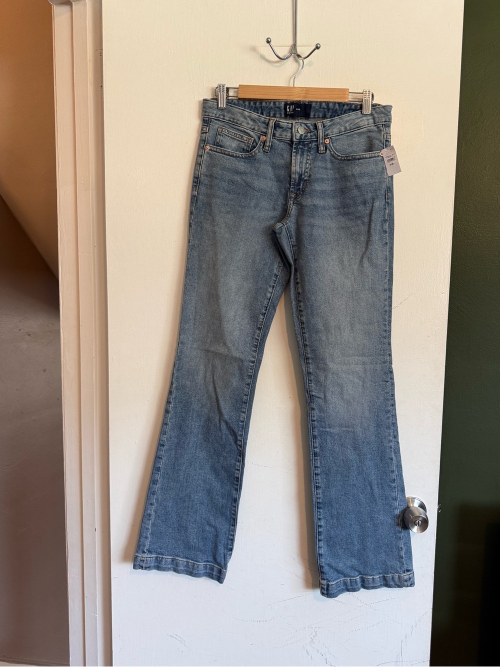 NWT gap boot cut medium wash jeans size 6/28L